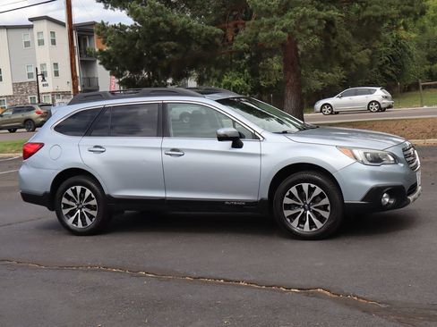 Used 2017 Subaru Outback 3.6R Limited AWD/4WD image 2