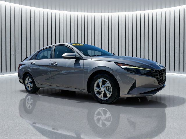 Used 2023 Hyundai Elantra SE FWD image 2