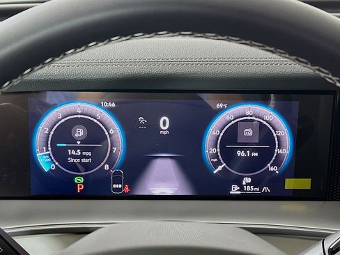 New 2025 Volkswagen Tiguan SE image 12