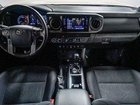 Used 2019 Toyota Tacoma TRD Off-Road w/ Technology Package image 13