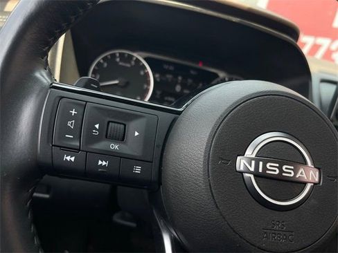 Used 2022 Nissan Rogue SL w/ SL Premium Package image 10