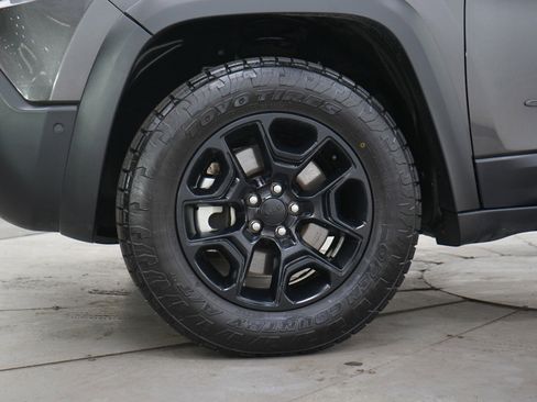 Used 2021 Jeep Cherokee Trailhawk w/ Sun, Sound & Nav Group AWD/4WD image 29