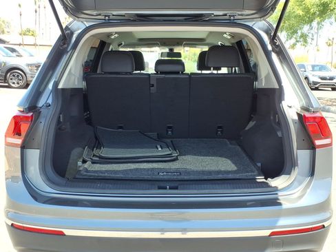 Certified 2020 Volkswagen Tiguan SE w/ Panoramic Sunroof Package AWD/4WD image 18