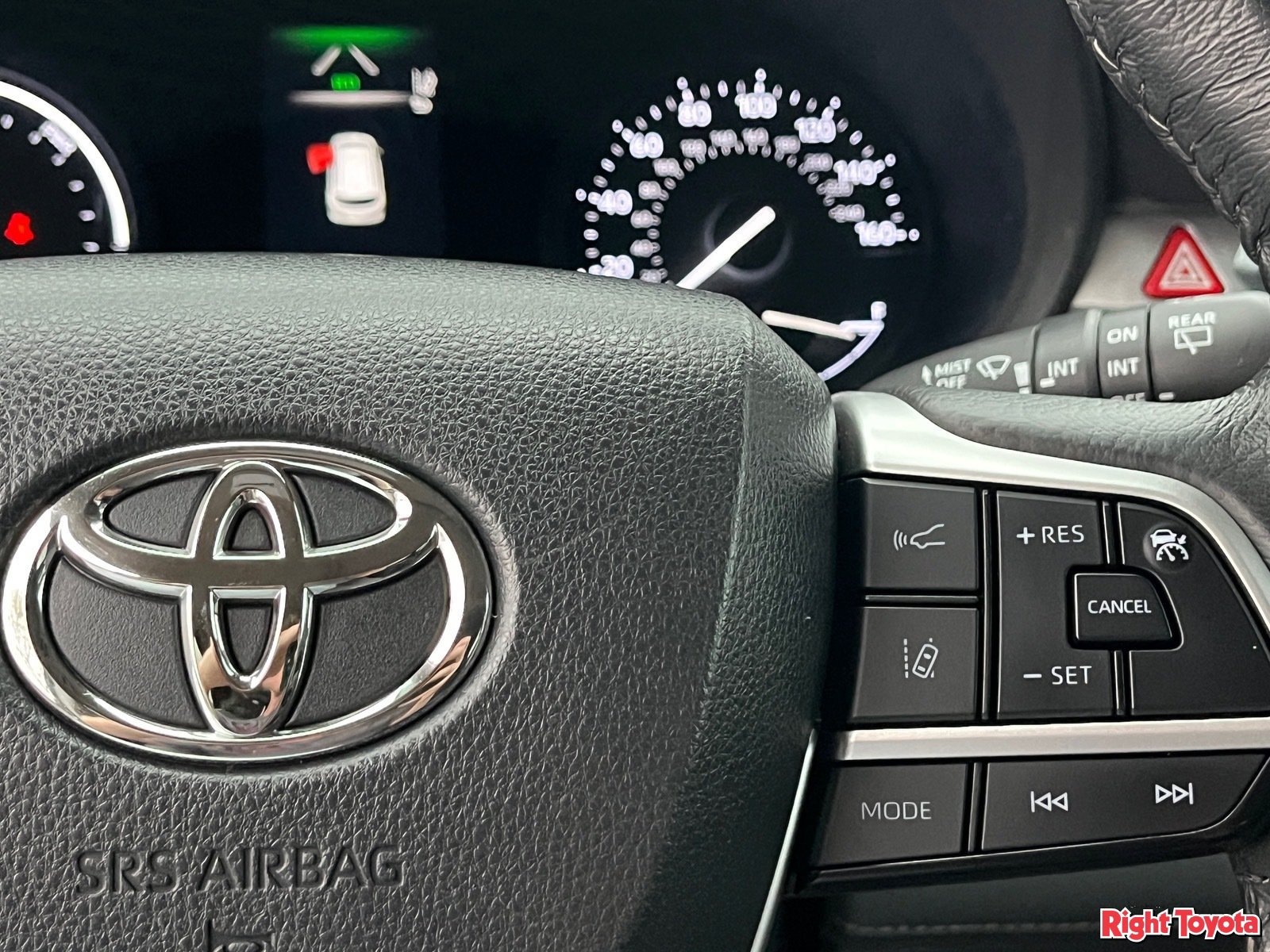 Certified 2024 Toyota Sienna XLE FWD image 24