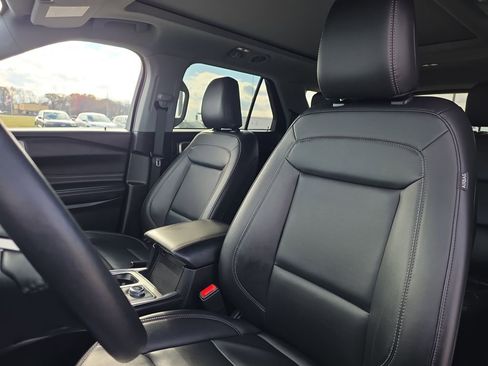 Used 2023 Ford Explorer XLT w/ Equipment Group 202A image 21