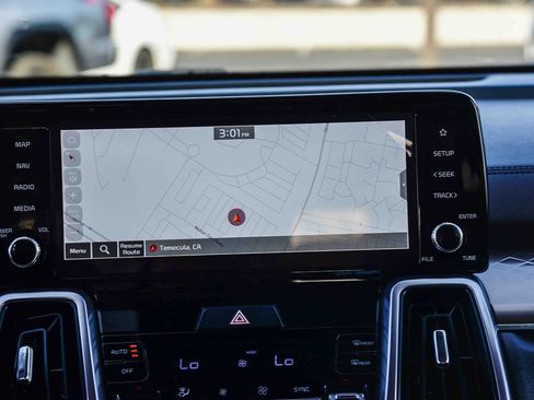 Used 2024 Kia Sorento EX w/ Panoramic Sunroof Package image 16