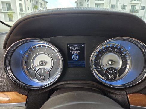 Used 2012 Chrysler 300 C image 18