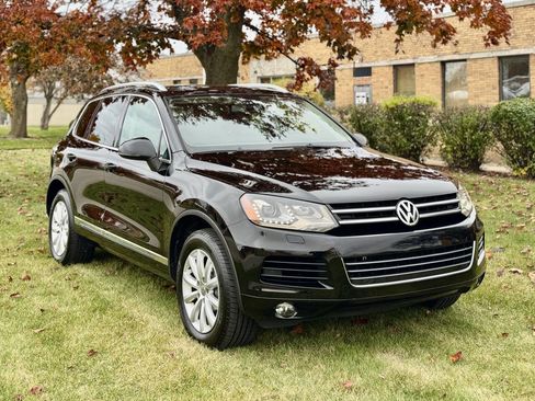 Used 2012 Volkswagen Touareg Sport image 1