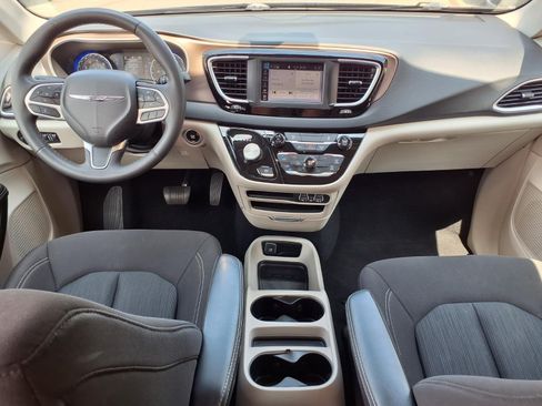 Certified 2023 Chrysler Voyager LX FWD image 10