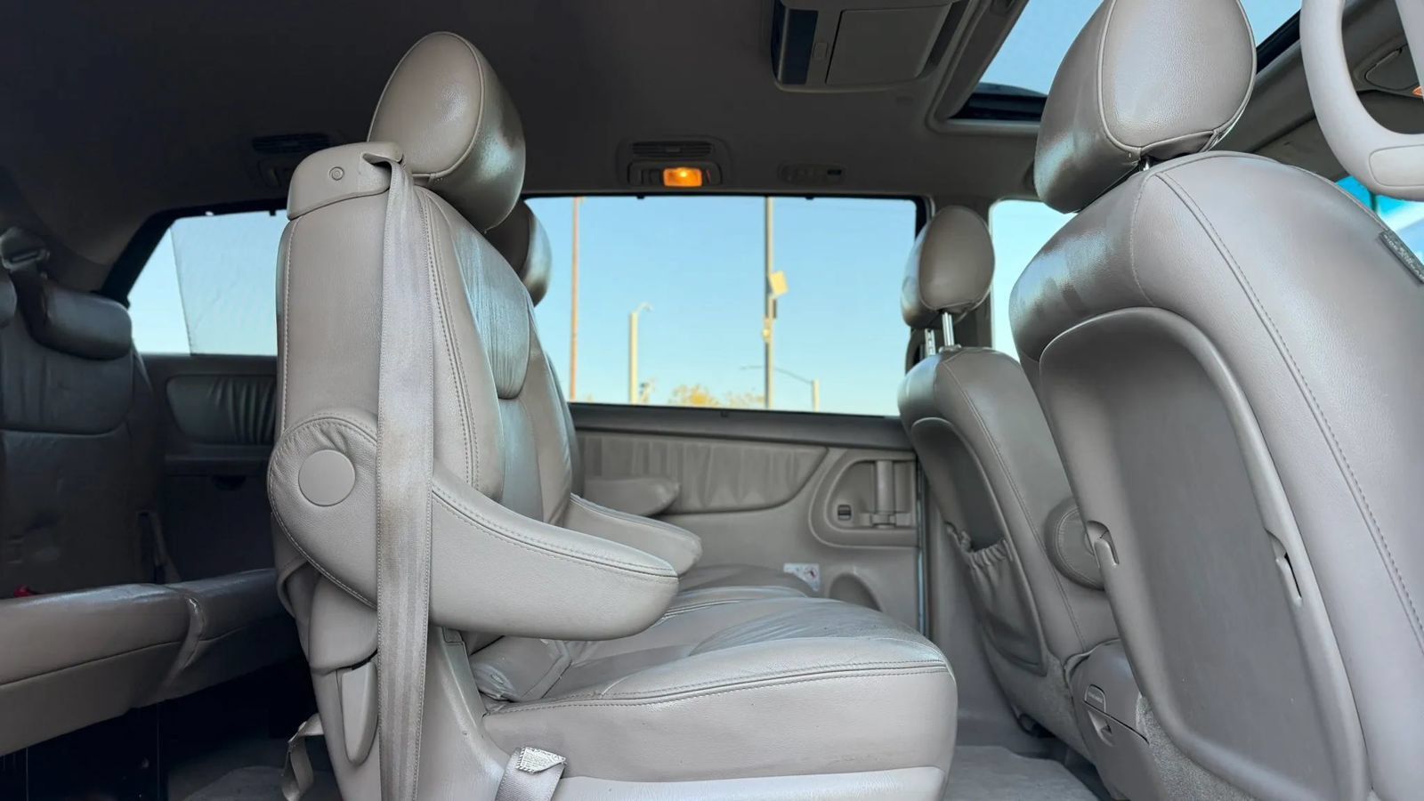 Used 2008 Toyota Sienna XLE w/ Towing Prep Pkg FWD image 15
