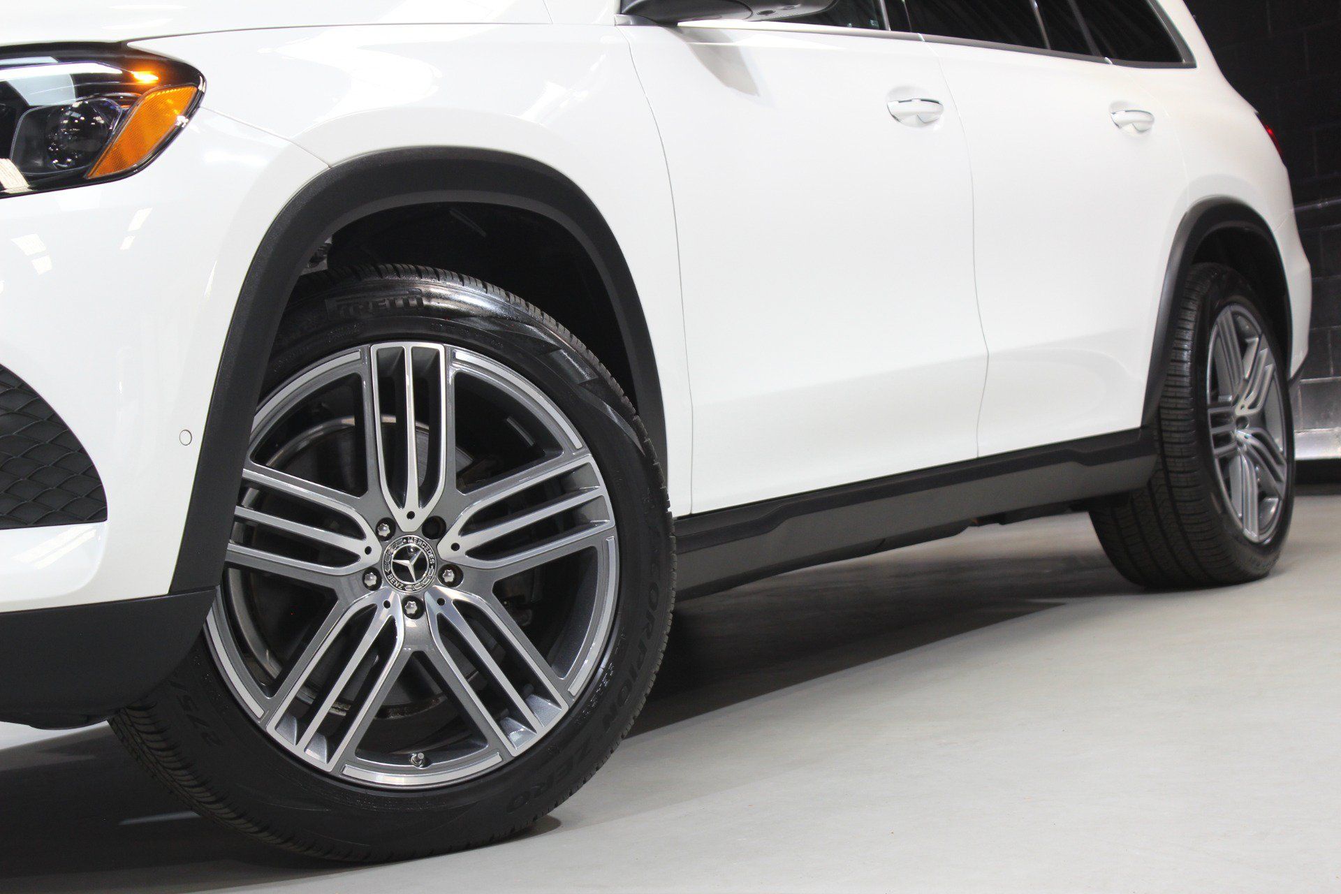 Used 2023 Mercedes-Benz GLS 450 4MATIC image 25