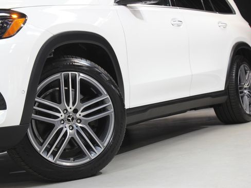 Used 2023 Mercedes-Benz GLS 450 4MATIC image 25
