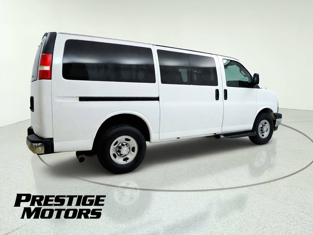 Used 2018 Chevrolet Express 3500 LT w/ LT Preferred Equipment Group RWD image 8