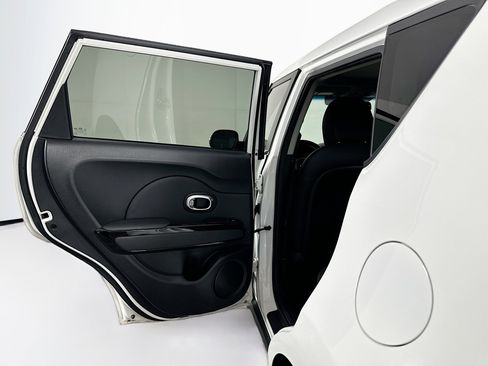 Used 2016 Kia Soul ! w/ Premium Package image 27