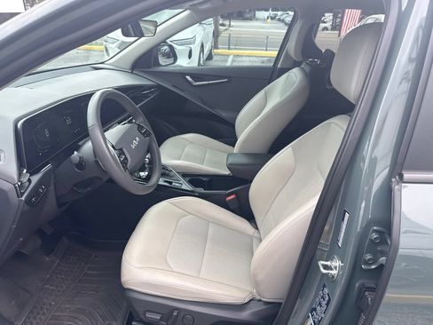 Used 2025 Kia Niro EX FWD image 5
