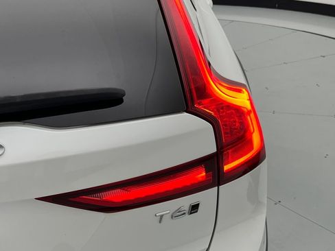 Used 2020 Volvo V90 T6 Cross Country image 37