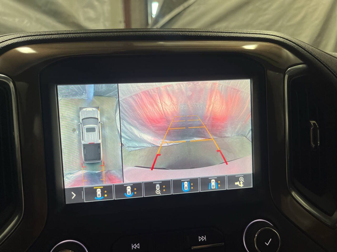 Used 2019 Chevrolet Silverado 1500 High Country w/ Technology Package AWD/4WD image 23
