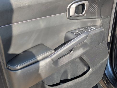 Used 2023 Kia Sorento LX image 14