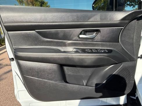 Used 2025 Nissan Murano SV AWD/4WD image 15