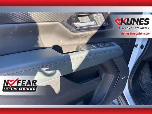 Used 2025 GMC Yukon AT4 w/ AT4 Premium Package image 15