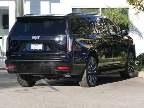 Certified 2023 Cadillac Escalade ESV Sport Platinum w/ Heavy-Duty Trailer Package image 6