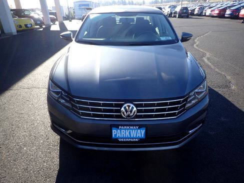Used 2017 Volkswagen Passat 1.8T S image 8