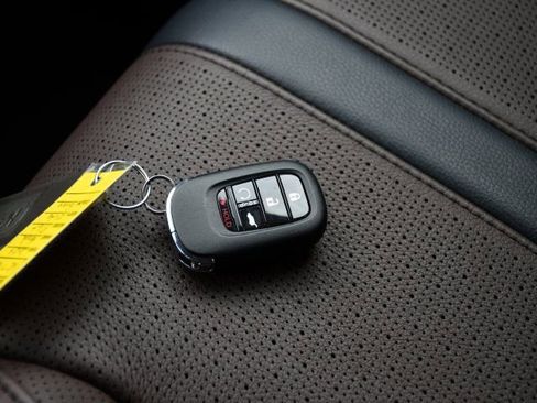 Used 2024 Honda Pilot Elite image 16