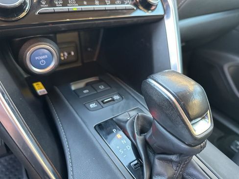 Used 2021 Toyota Venza Limited image 38