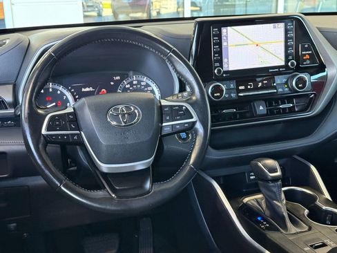 Used 2022 Toyota Highlander XLE image 32