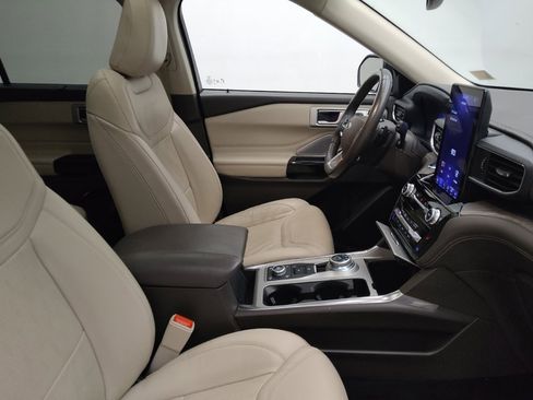 Used 2021 Ford Explorer Platinum w/ Equipment Group 601A AWD/4WD image 19
