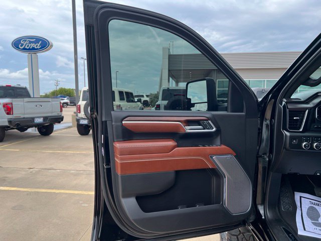 Used 2024 GMC Sierra 3500 Denali Ultimate AWD/4WD image 10