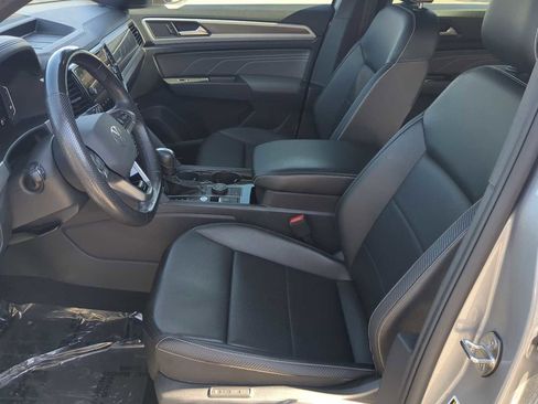 Certified 2022 Volkswagen Atlas Cross Sport SEL R-Line image 17