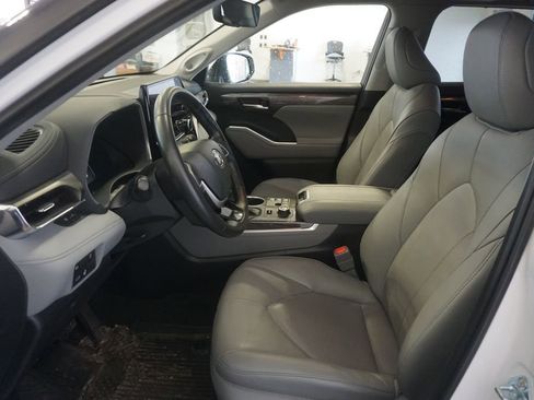 Used 2023 Toyota Highlander Limited AWD/4WD image 20