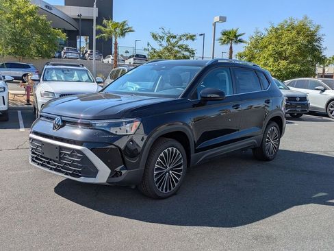 New 2025 Volkswagen Taos SE image 8