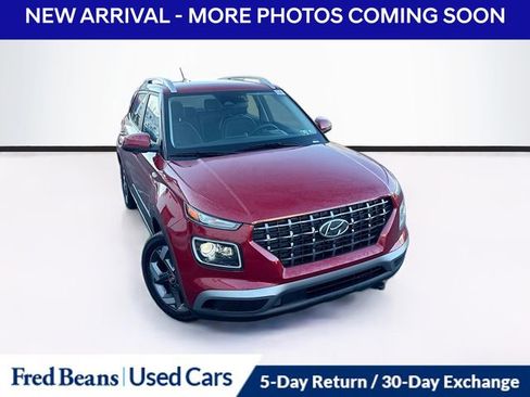 Used 2025 Hyundai Venue Limited image 10