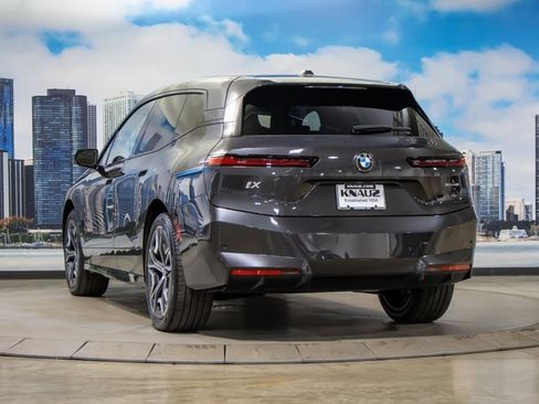 Used 2026 BMW iX xDrive45 w/ Premium Package image 7