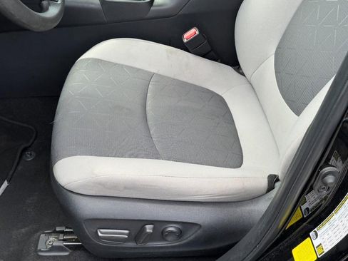 Used 2024 Toyota RAV4 XLE image 21