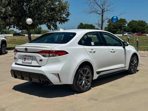 Used 2026 Toyota Corolla SE FWD image 3