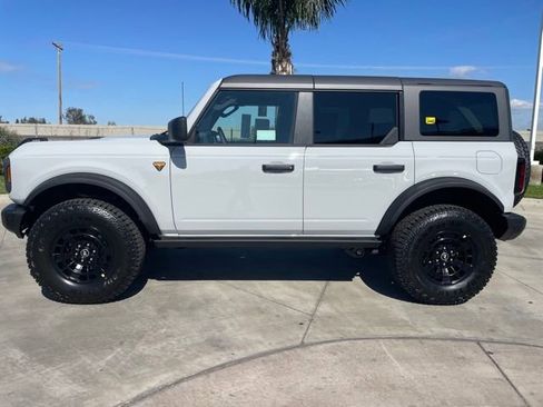 New 2026 Ford Bronco Badlands w/ Sasquatch Package image 2