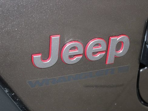 Used 2025 Jeep Wrangler Unlimited Rubicon AWD/4WD image 14