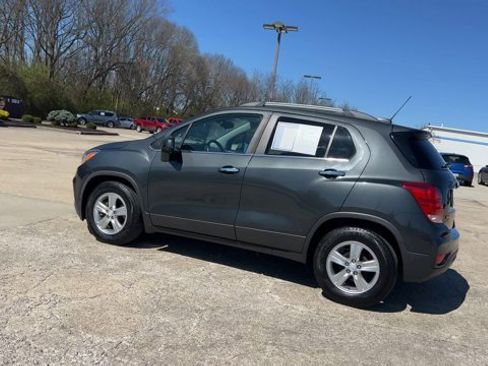 Used 2018 Chevrolet Trax LT w/ LT Convenience Package image 6