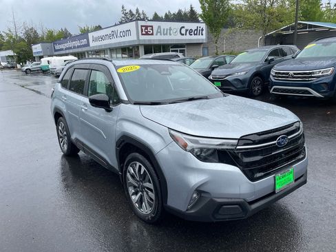 Used 2025 Subaru Forester Touring AWD/4WD image 4