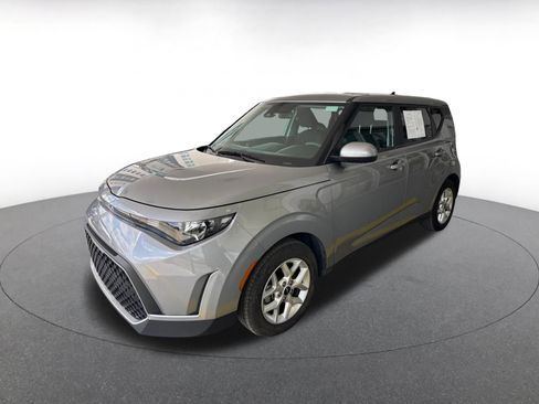 Used 2025 Kia Soul LX w/ LX Technology Package FWD image 4