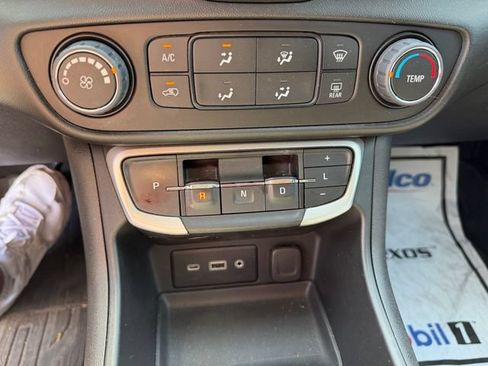 Used 2022 GMC Terrain SLE FWD image 14