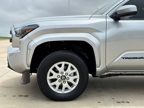 Used 2024 Toyota Tacoma SR5 AWD/4WD image 5