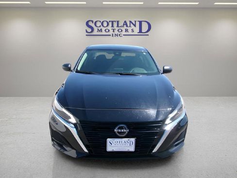 Used 2024 Nissan Altima 2.5 SV FWD image 3