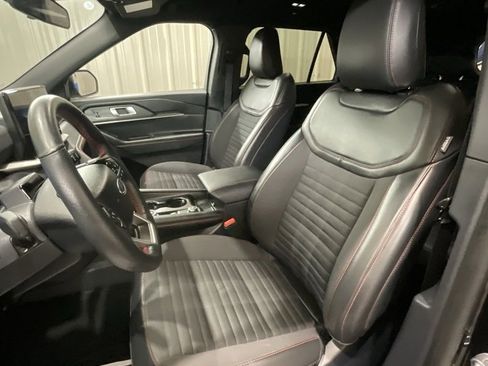 Used 2025 Ford Explorer ST-Line w/ ST-Line Street Pack image 10