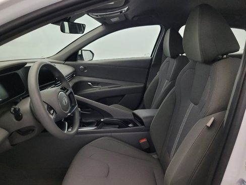 Used 2025 Hyundai Elantra SE w/ Cargo Package FWD image 17