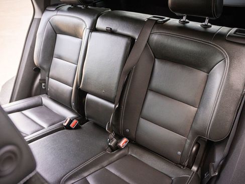 Used 2024 GMC Terrain SLT image 25