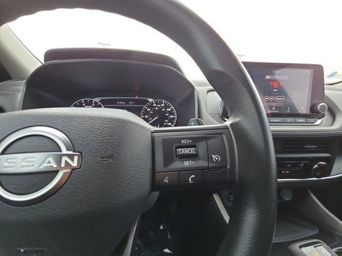 Used 2025 Nissan Rogue S FWD image 12
